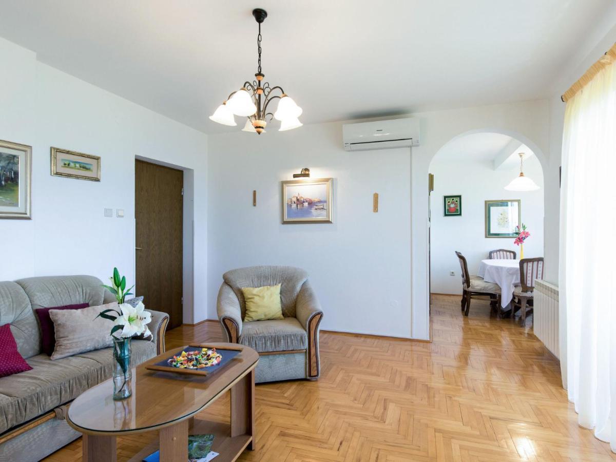Apartment Luka - Lov218 By Interhome Laurana Esterno foto